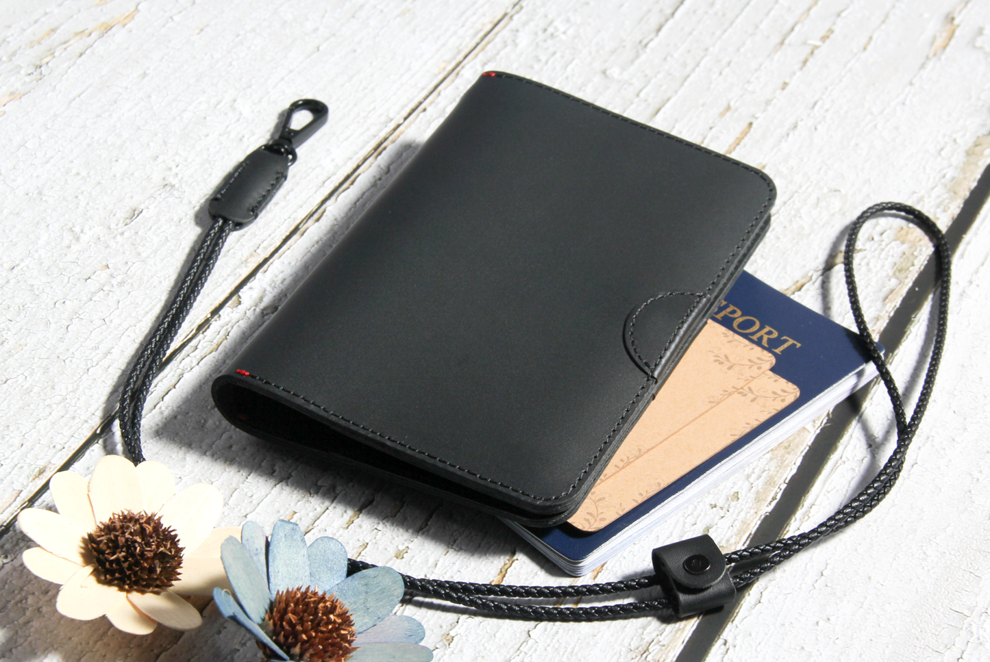 Vegetable tanning Leather AirTag Passport Holder |BLACK|